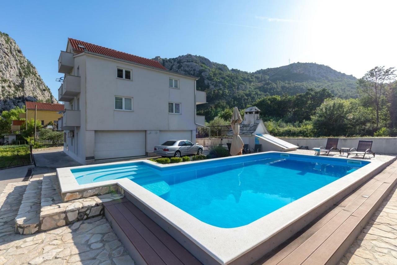 Apartments Bubalo 오미스 외부 사진