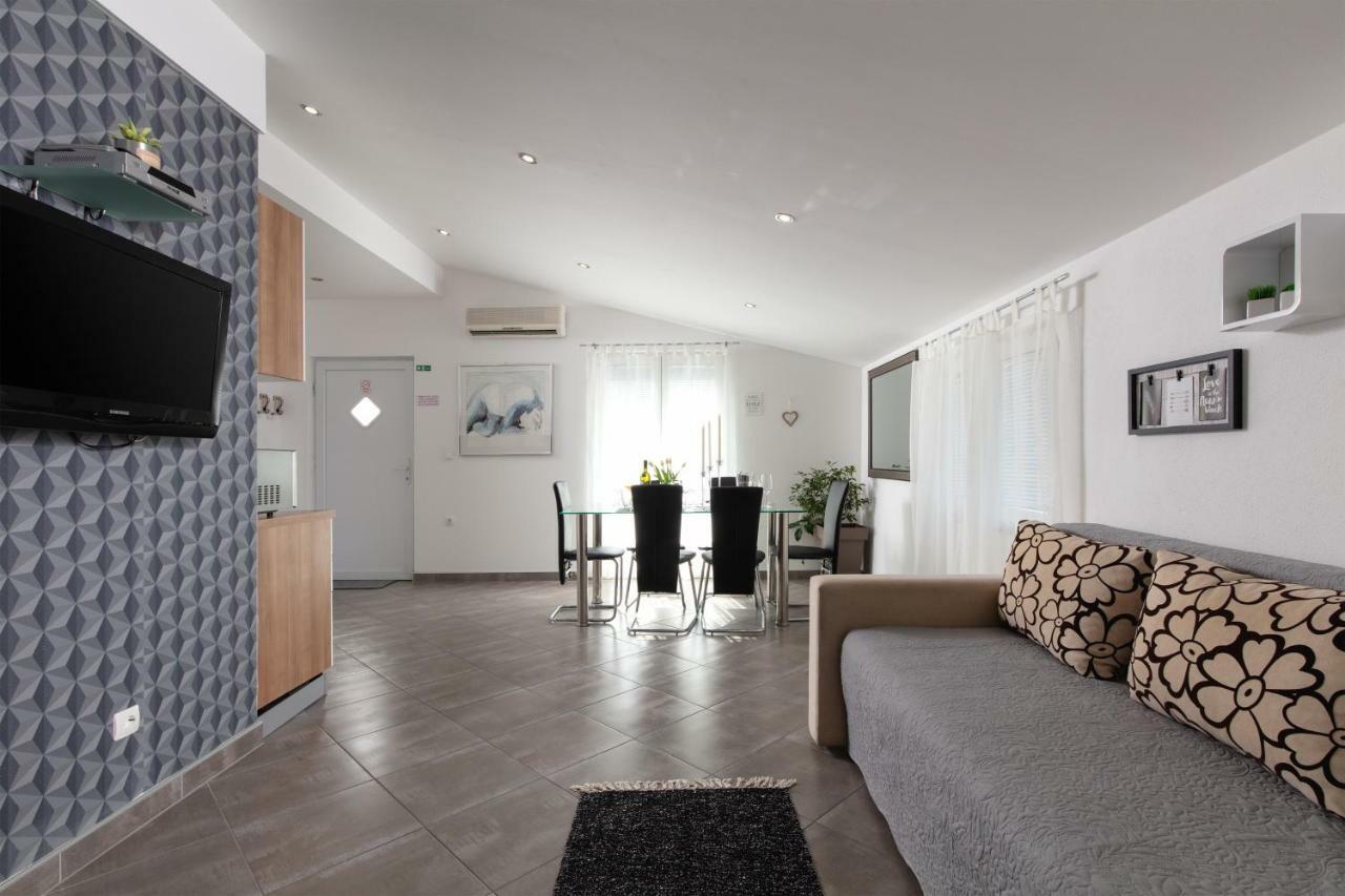 Apartments Bubalo 오미스 외부 사진